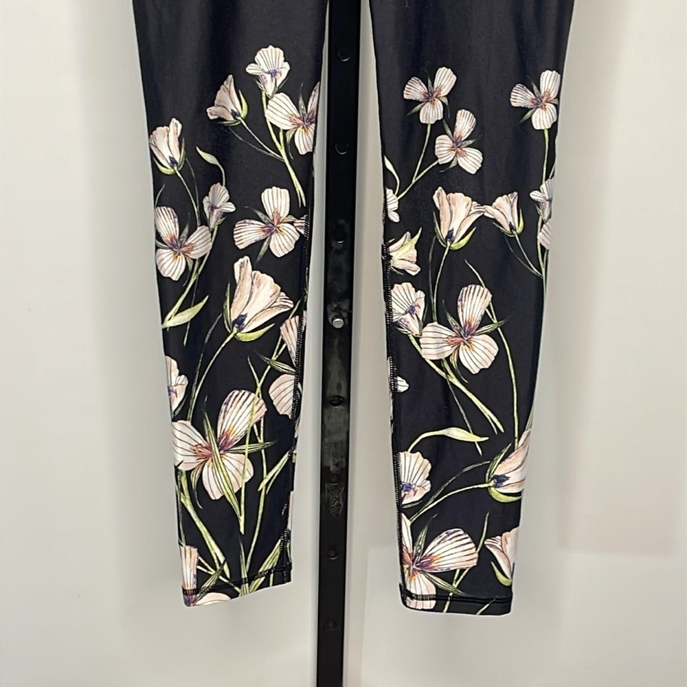 Fabletics Women’s Define PowerHold® High-Waisted Legging Sz XS Cascading Flowers - Picture 4 of 10